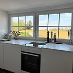 Ruhige Mit Waldblick
