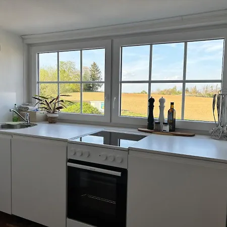 Ruhige Mit Waldblick