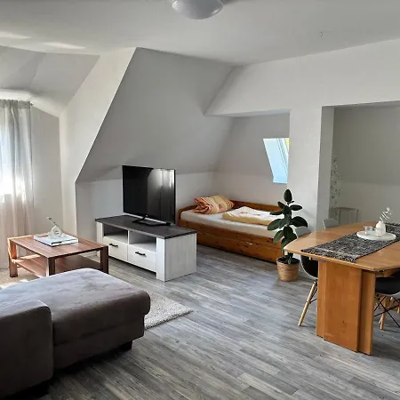 Ruhige Mit Waldblick