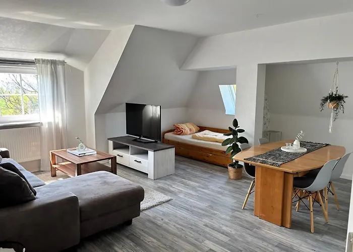 Ruhige Mit Waldblick